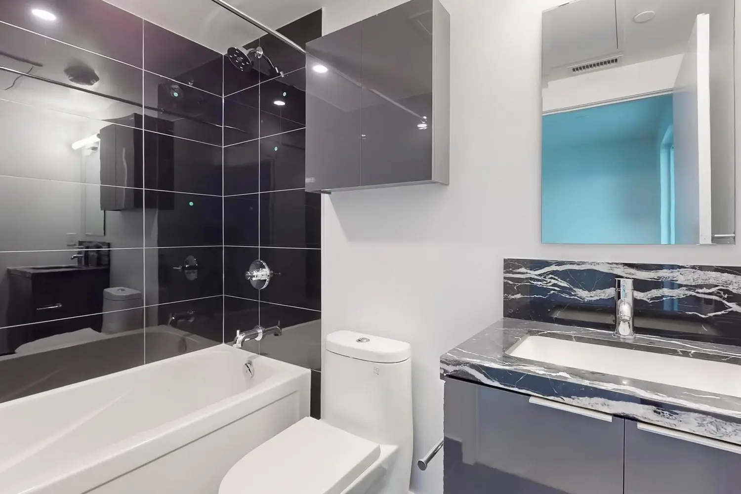 Additional image 13 of 230 Simcoe Street 2212