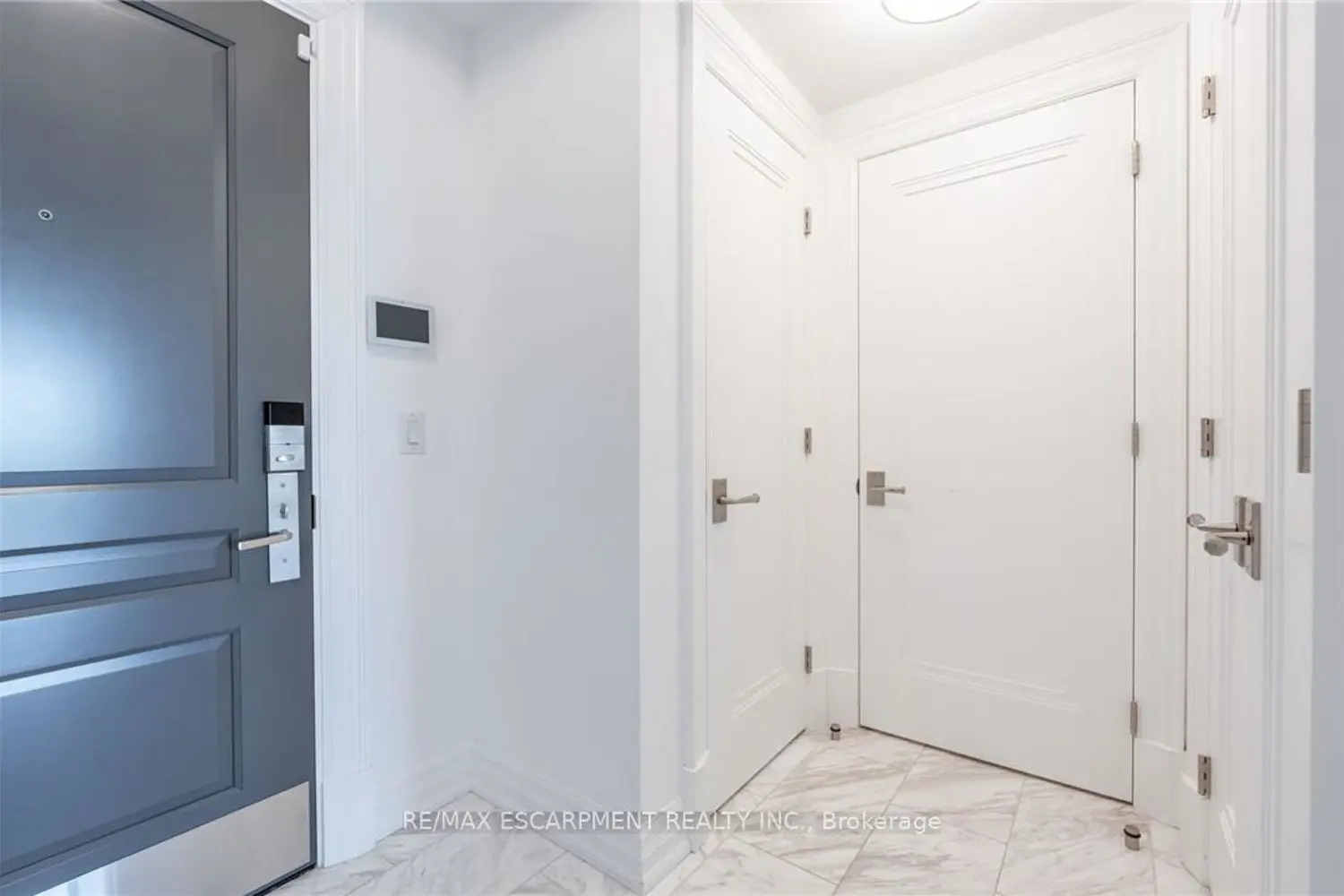 Additional image 3 of 2060 Lakeshore Road 406