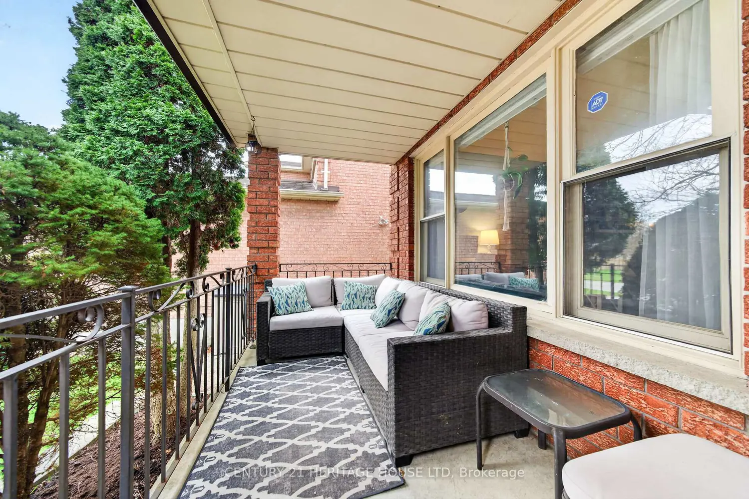 3 Bowes Court