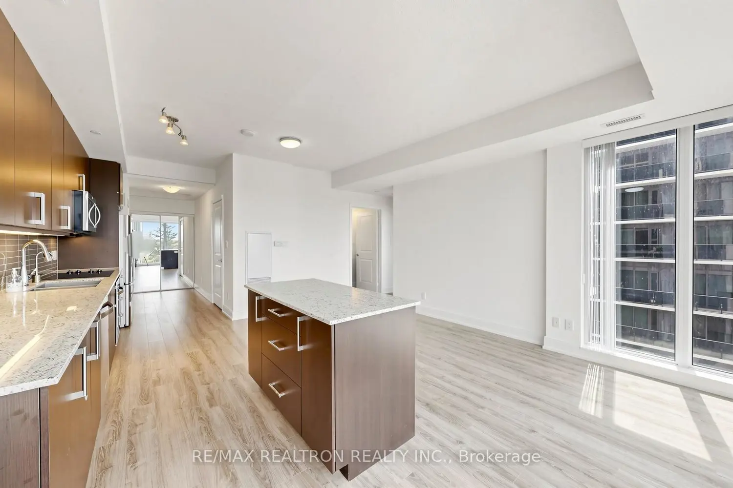 Additional image 12 of 9608 Yonge Street 606