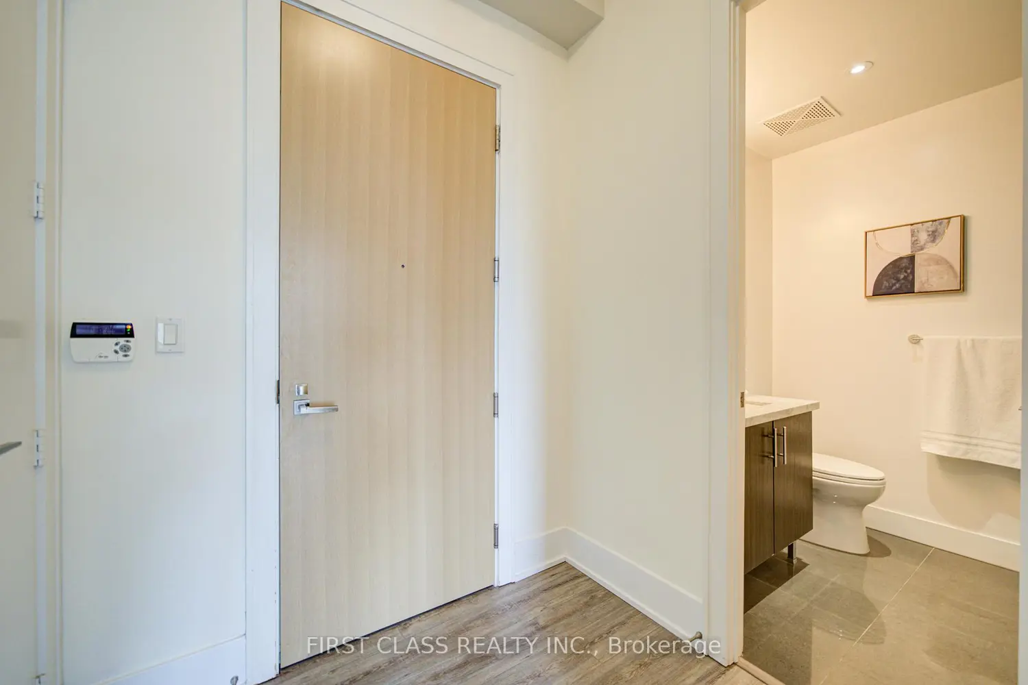Additional image 4 of 39 Queens Quay 402