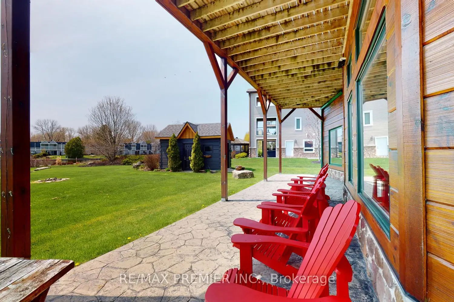 31 Paradise Boulevard photo 5