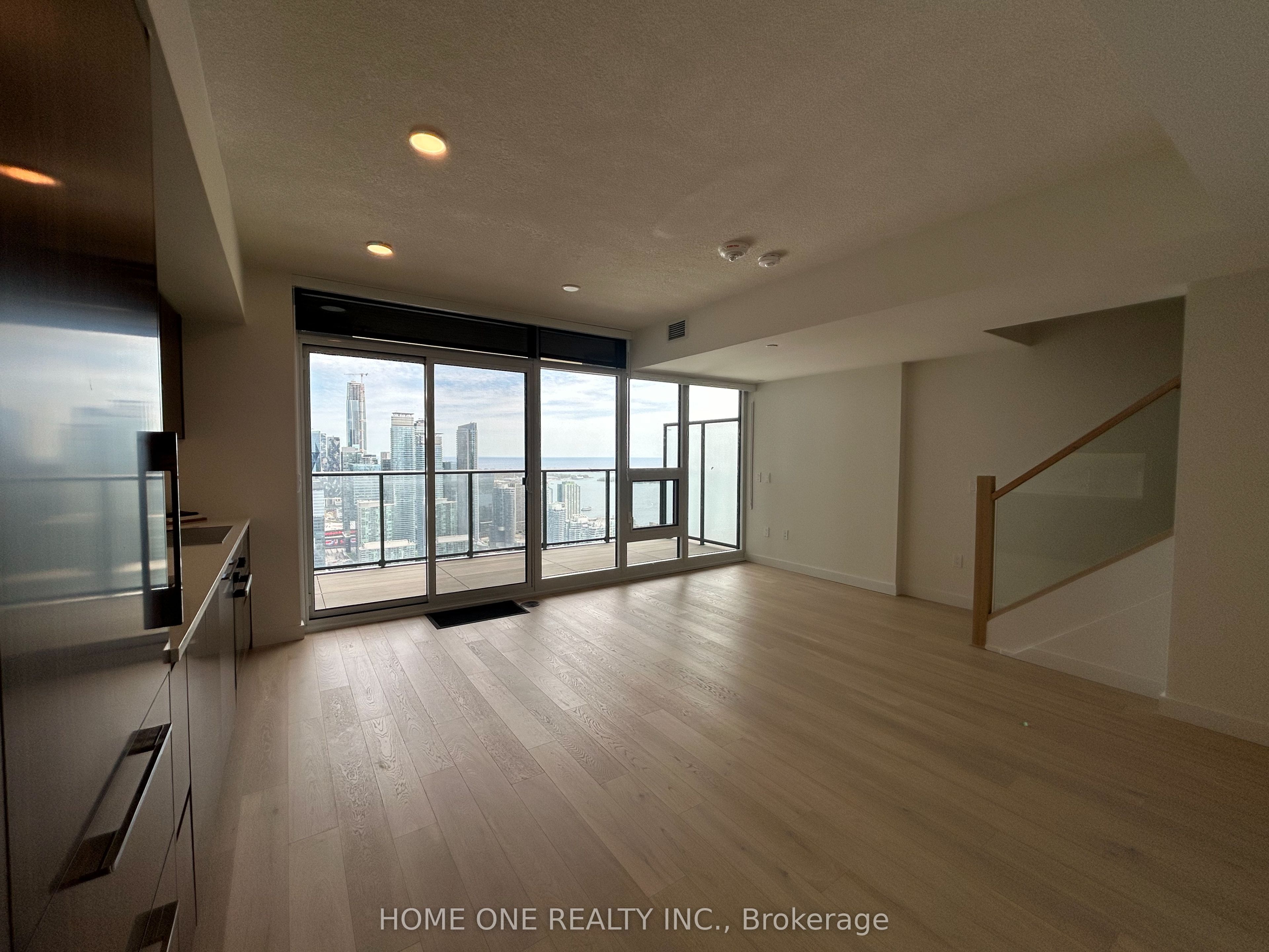 Additional image 2 of 6207-3 Concord Cityplace Way, Toronto, ON, M5V 0X4