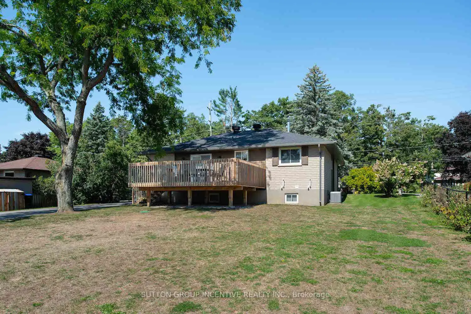 1193 Sunnidale Road photo 2