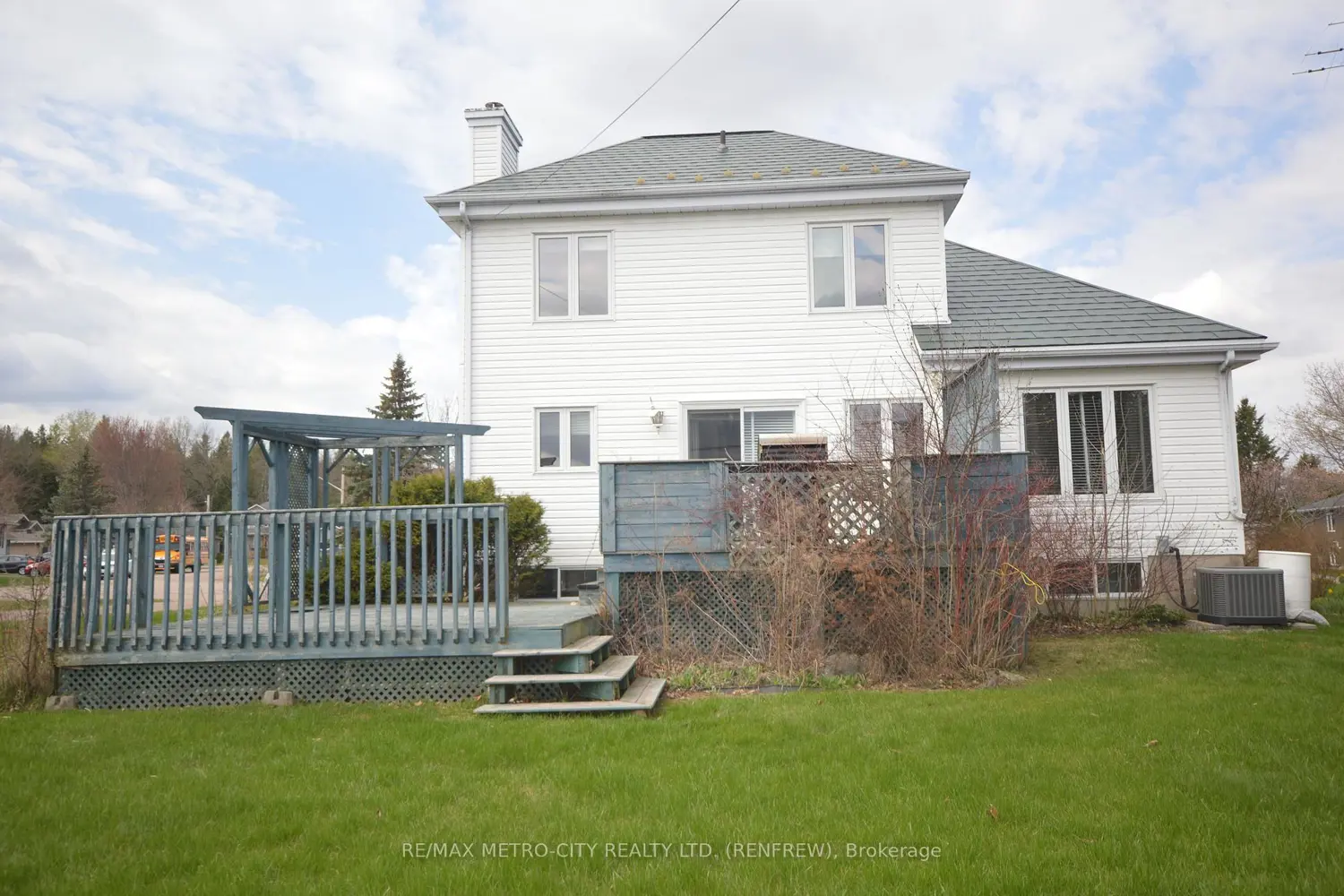 Additional image 16 of 225 Vanier Crescent