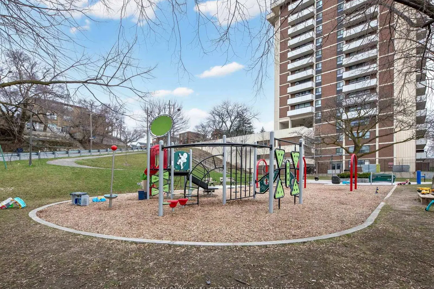 Additional image 18 of 541 Blackthorn Avenue 1210