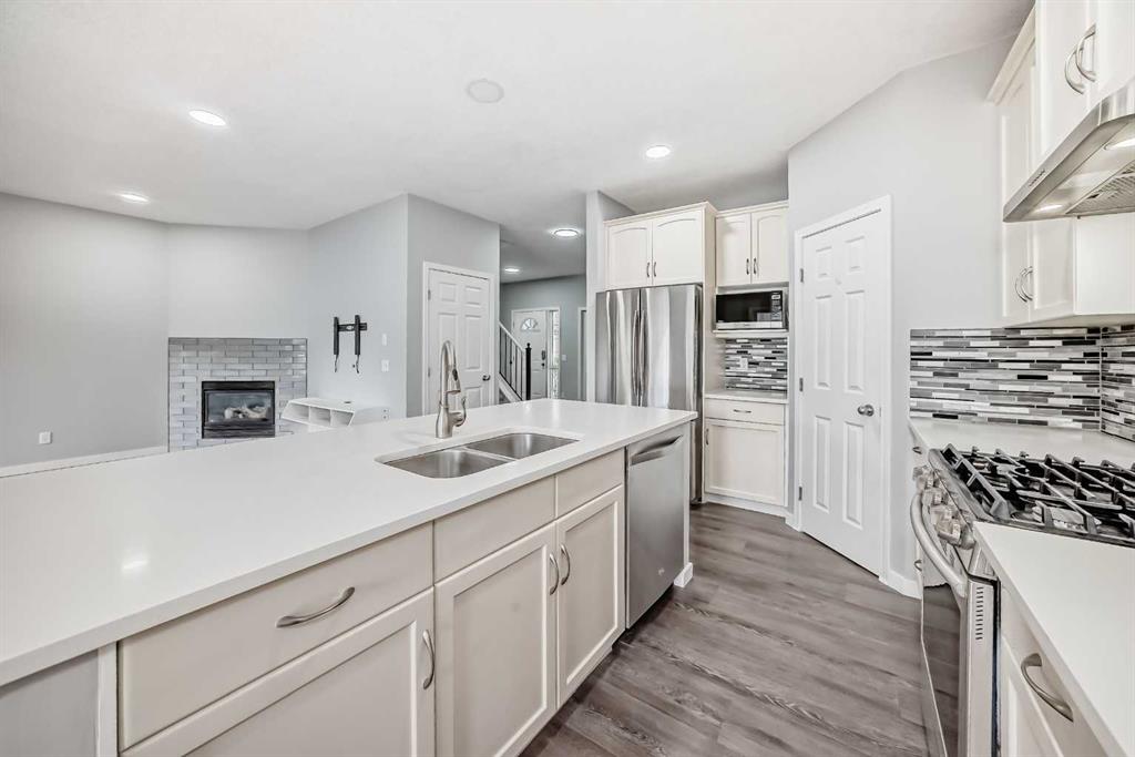 Additional image 6 of 114 Valley Crest Close NW, Calgary, AB, T3B 5W9