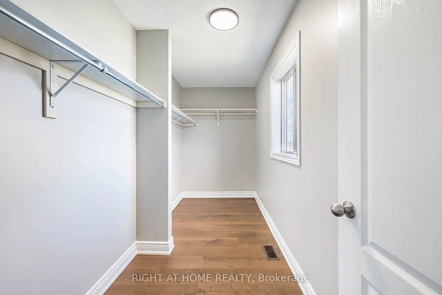Additional image 16 of 940 O'reilly Crescent