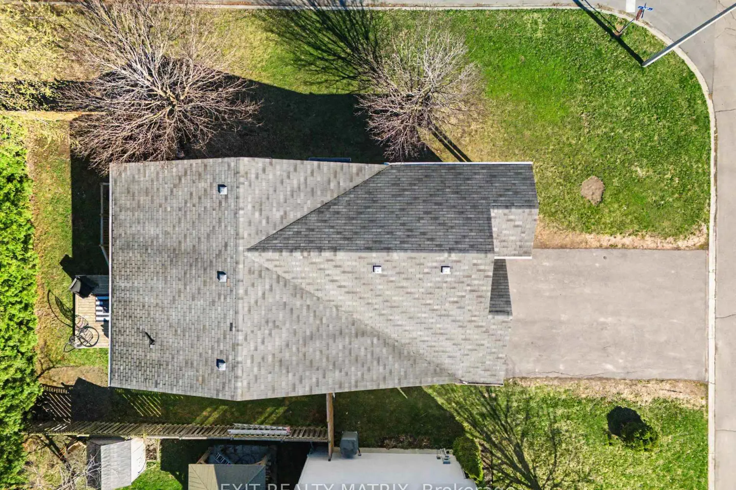 Additional image 20 of 403 Centenaire Street