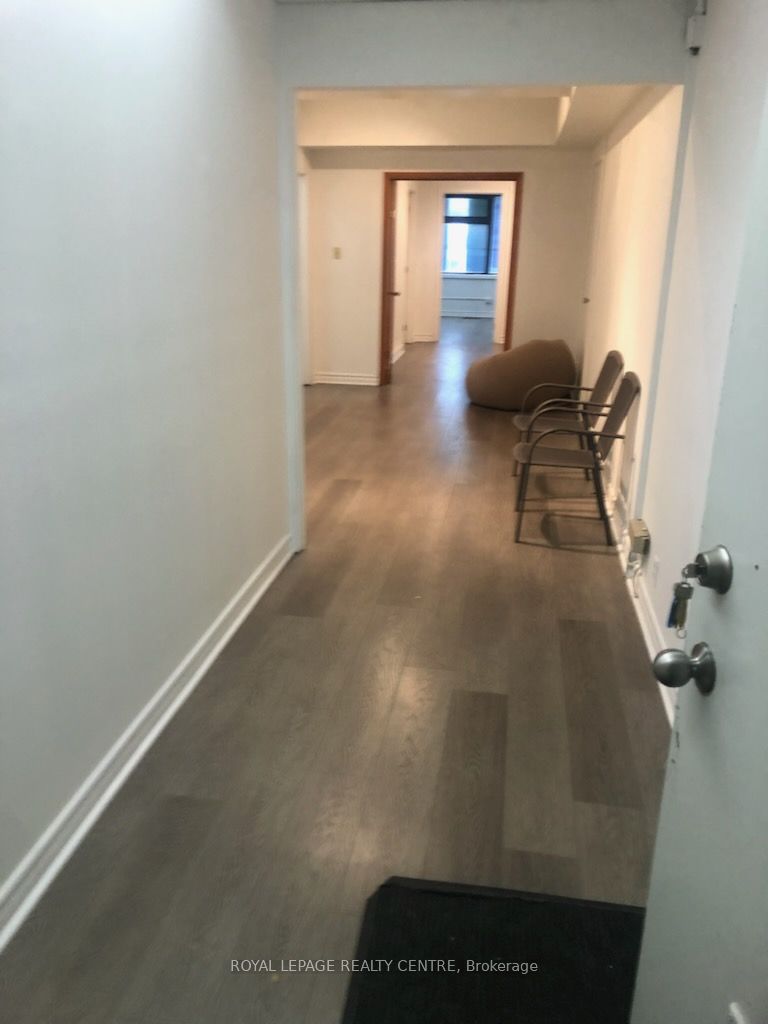 Additional image 2 of 206-106 Lakeshore Road E, Mississauga, ON, L5G 1E3