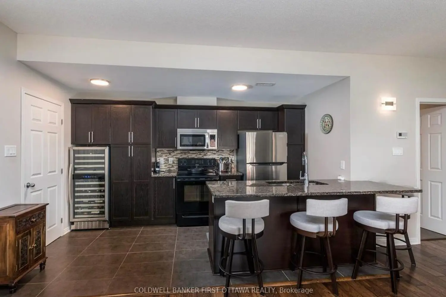 Additional image 2 of 100 Artesa Private E