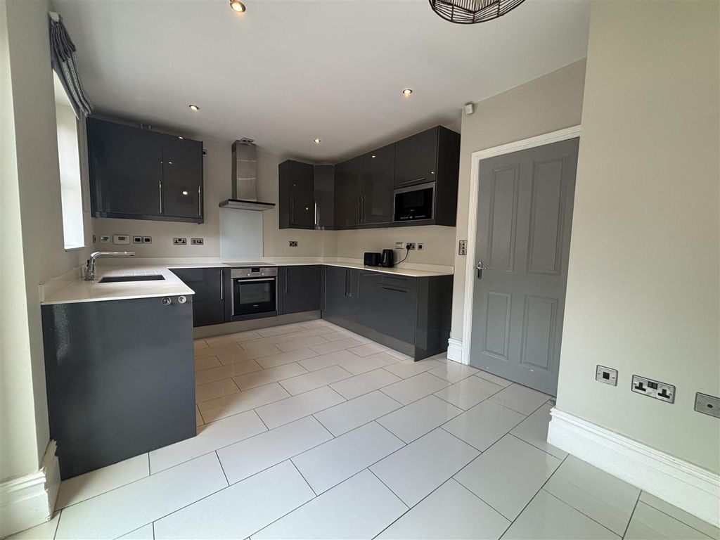 Additional image 13 of 3 bed town house to rentKnutsford Road, Alderley Edge, Cheshire SK9