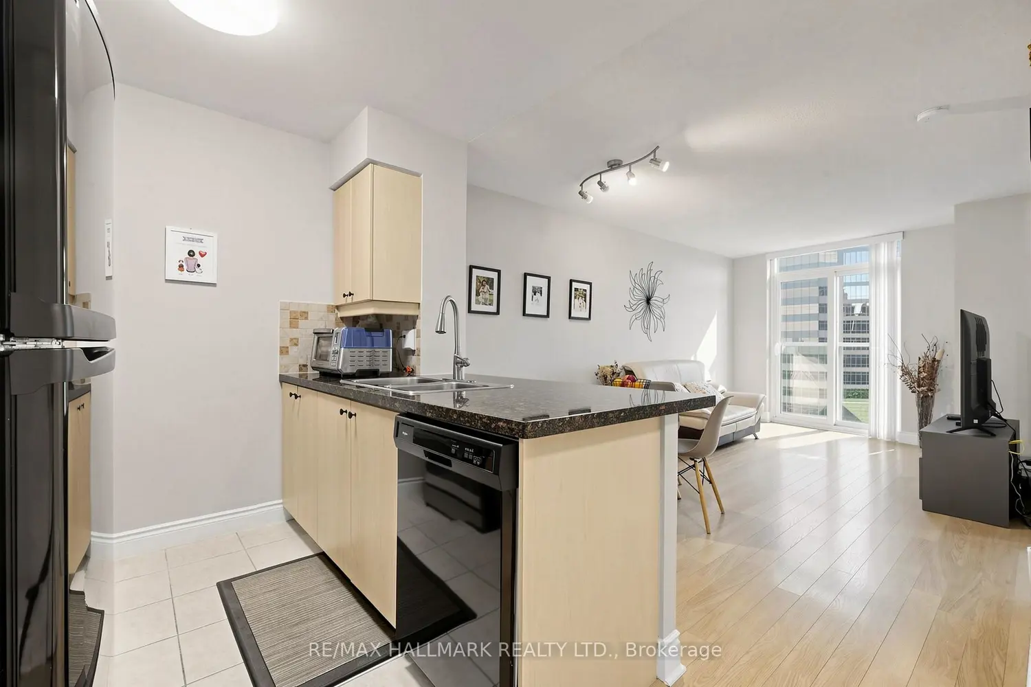 Additional image 7 of 25 Greenview Avenue 1124