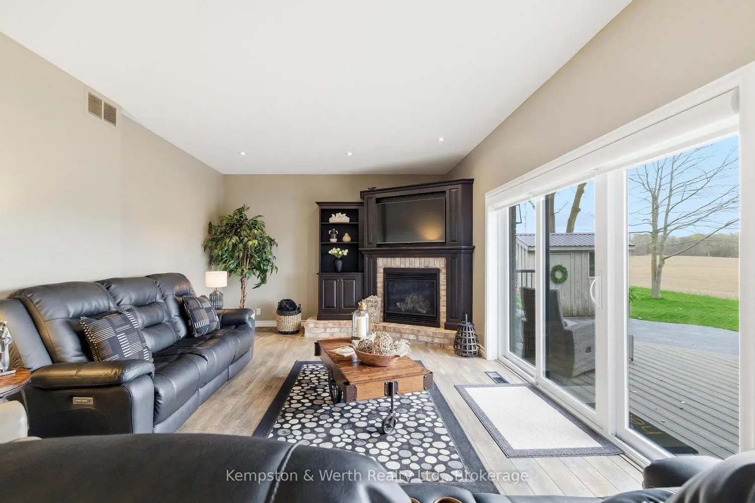 Additional image 3 of 890 Perkin Crescent