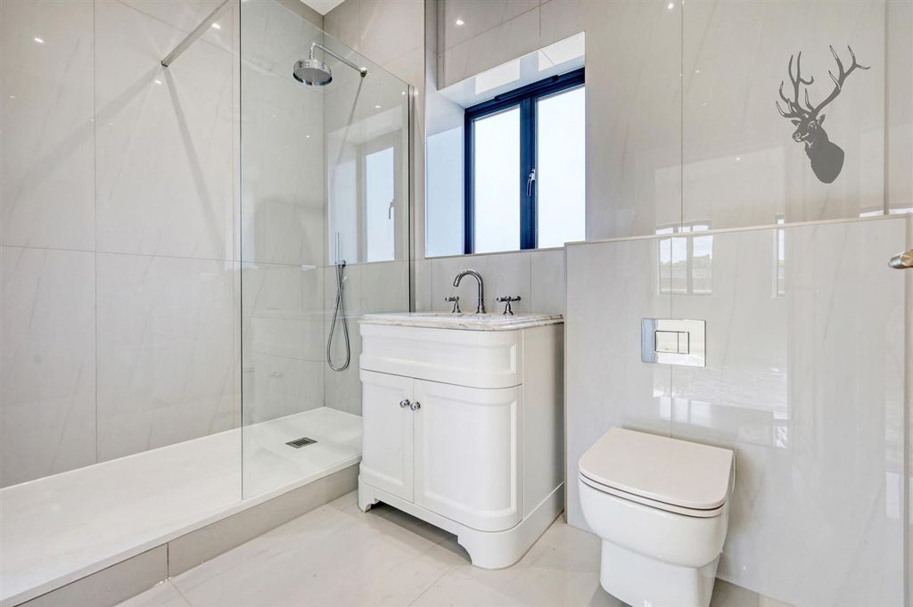 Additional image 22 of 4 bed detached house to rentMott Street, Loughton IG10