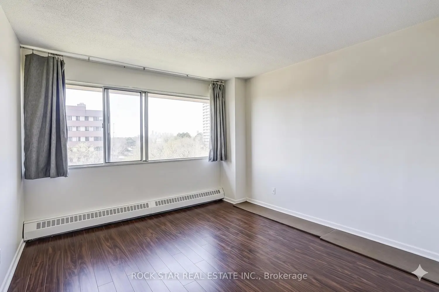 Additional image 13 of 10 Sunny Glenway 708