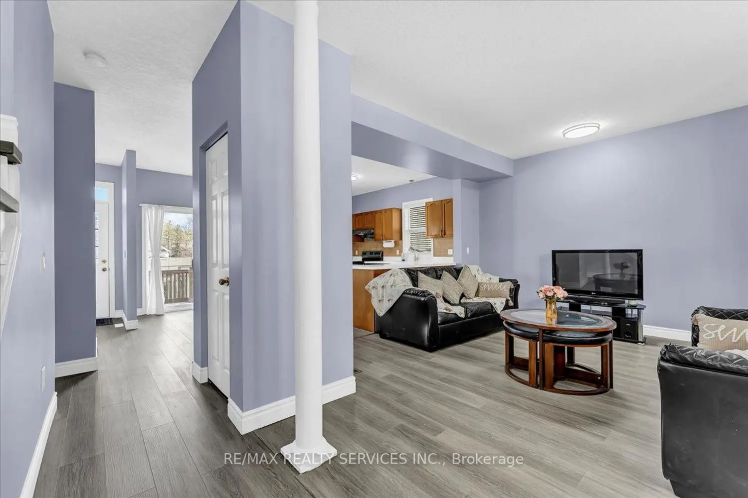 672 Zermatt Drive photo 4