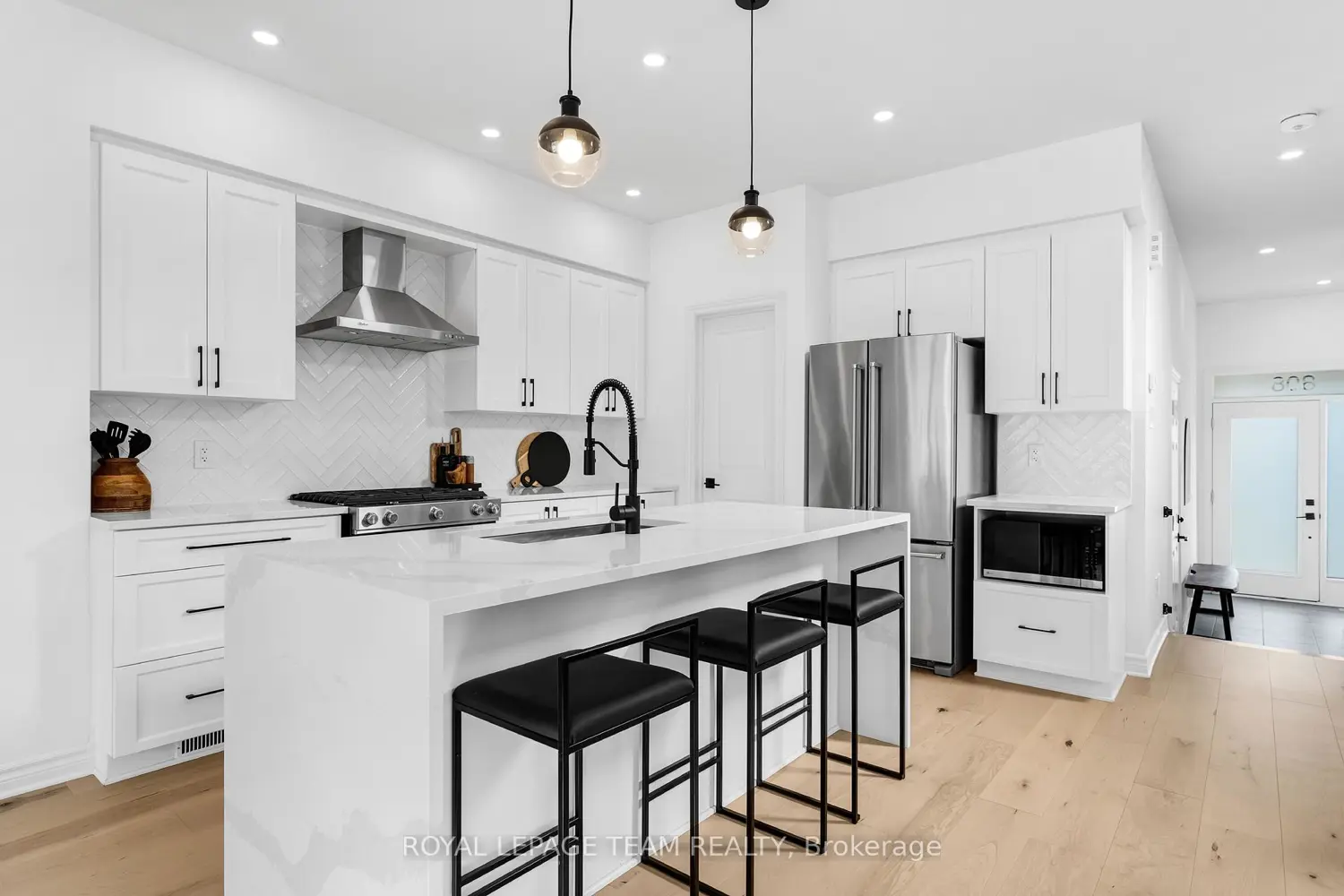 808 Chipping Circle photo 3