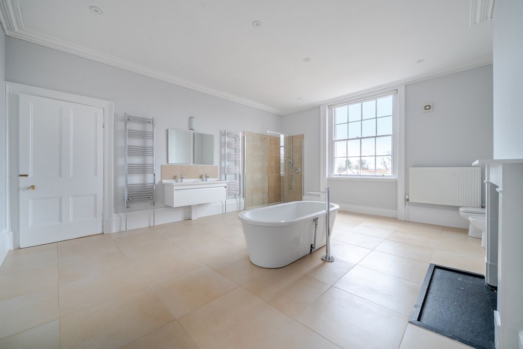 Additional image 6 of 6 bed town house to rentSuffolk Square, Cheltenham GL50