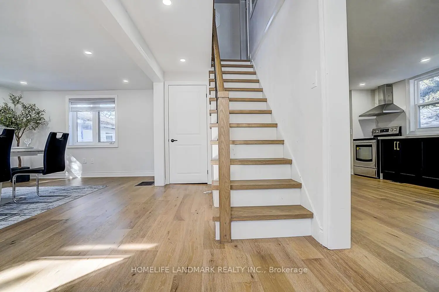 Additional image 2 of 18846 Leslie Street