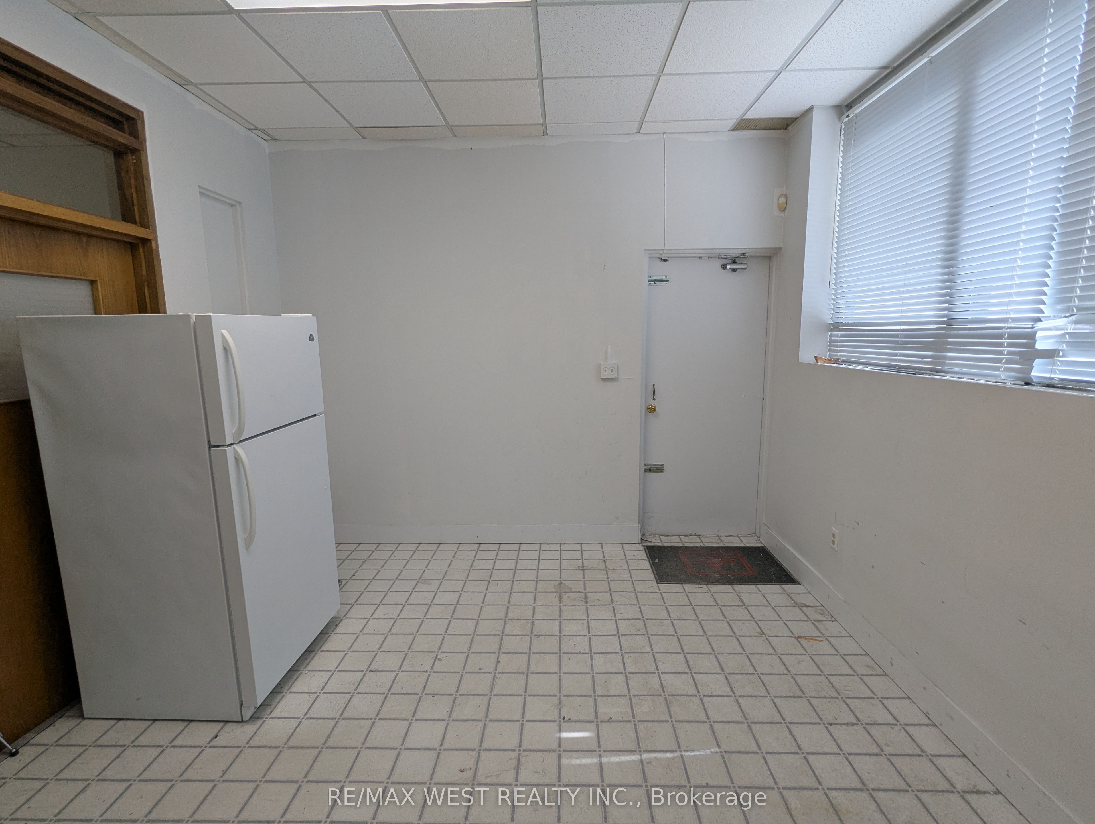 Additional image 4 of 2-624 Lakeshore Road E, Mississauga, ON, L5G 1J4