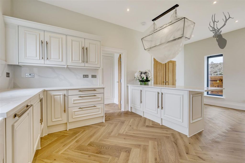 Additional image 8 of 4 bed detached house to rentMott Street, Loughton IG10