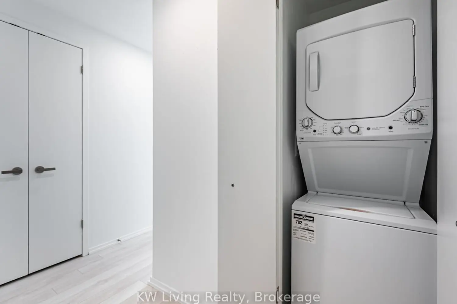 Additional image 10 of 197 Yonge Street 2102