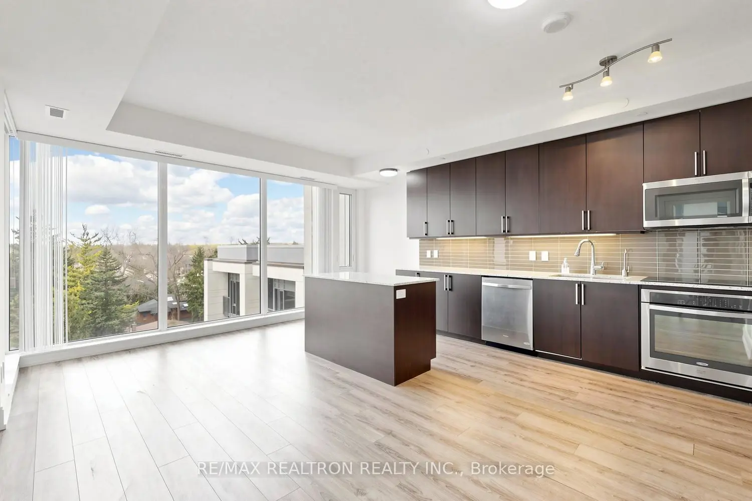 Additional image 8 of 9608 Yonge Street 606