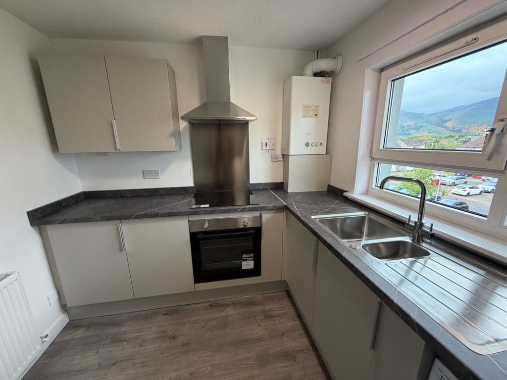 Additional image 4 of 3 bed flat to rentTron Court, Tullibody FK10