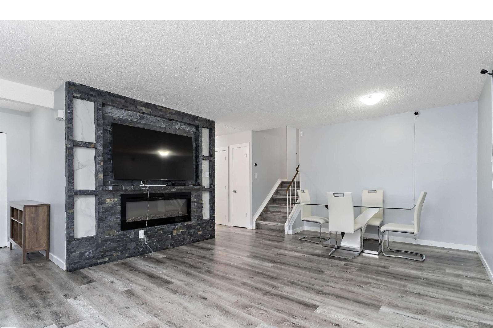 Additional image 8 of 3214 71 Street NW, Edmonton, AB, T6K1K9