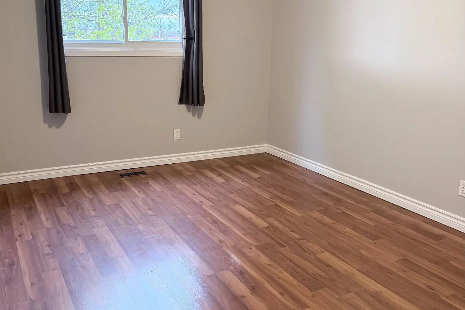 Additional image 12 of 936 Killarney Crescent