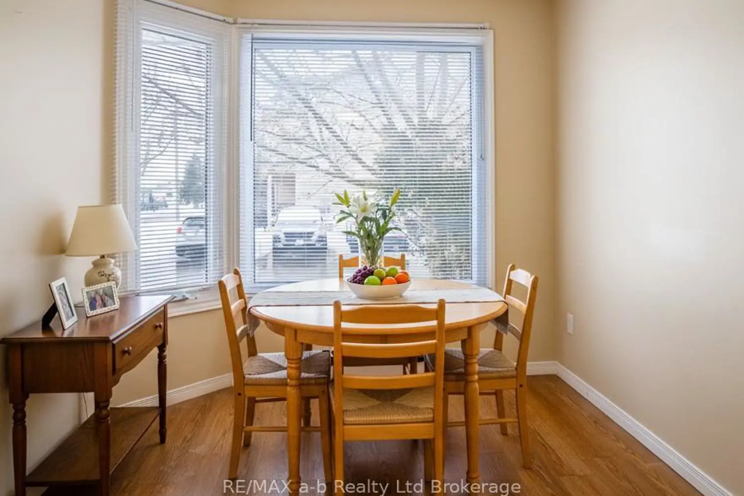 Additional image 3 of 10 Dufferin Street 1