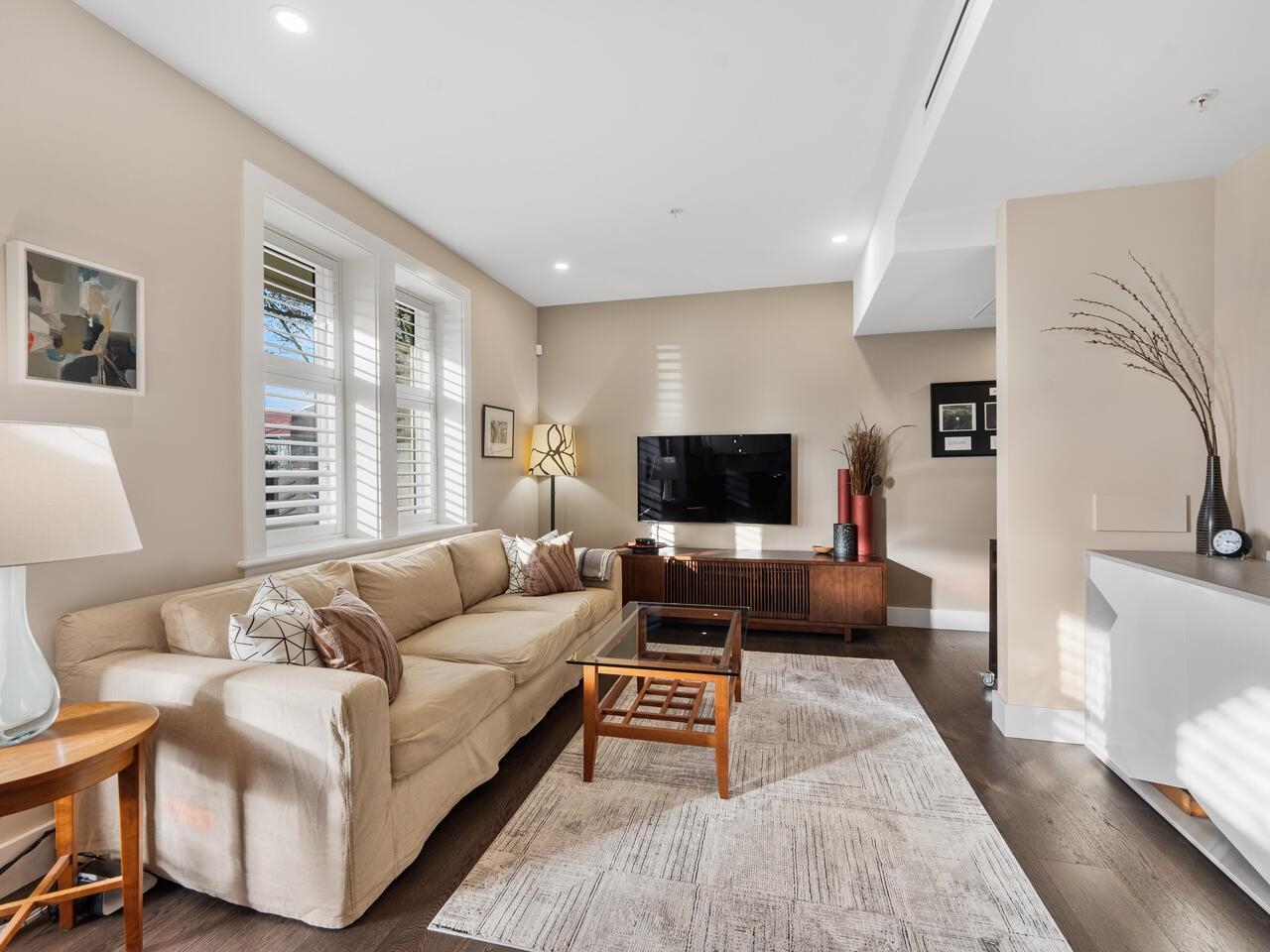 2898 Yukon Street, Vancouver, BC, V5Y 3R2
