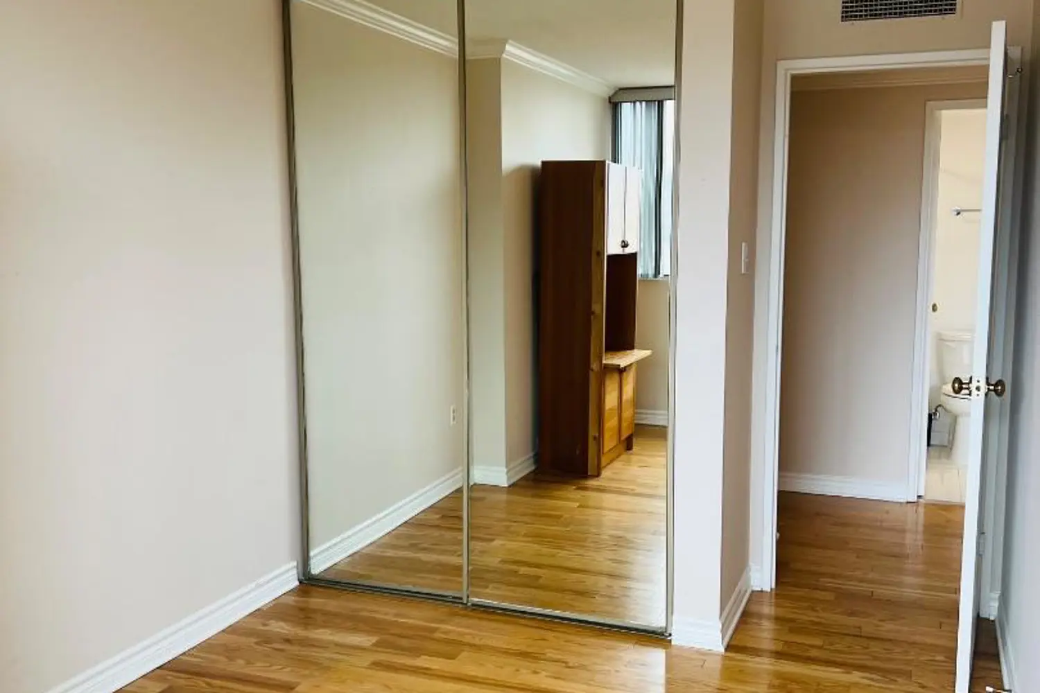 Additional image 13 of 530 Laurier Avenue 910