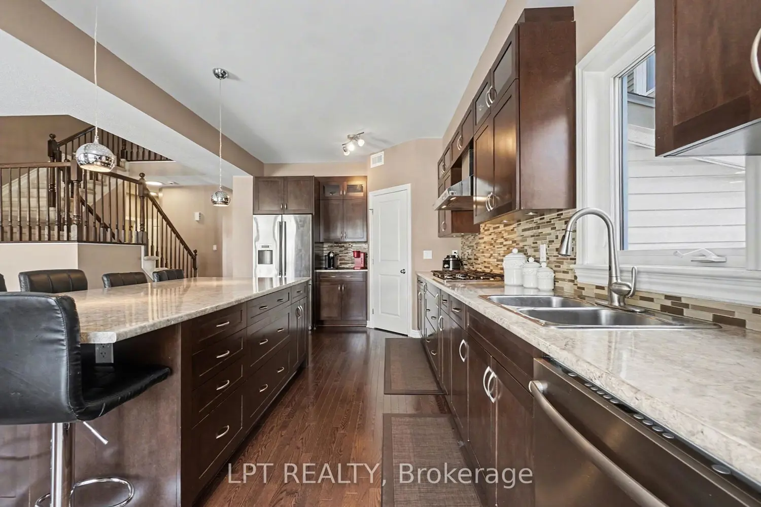 269 Gracewood Crescent photo 3