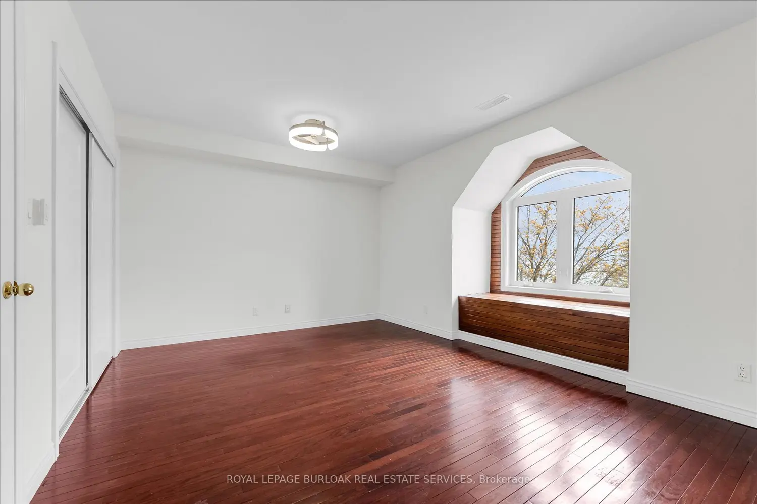 1389 Lakeshore Road
