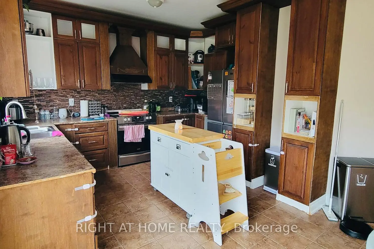 Additional image 3 of 1215 Lowrie Street
