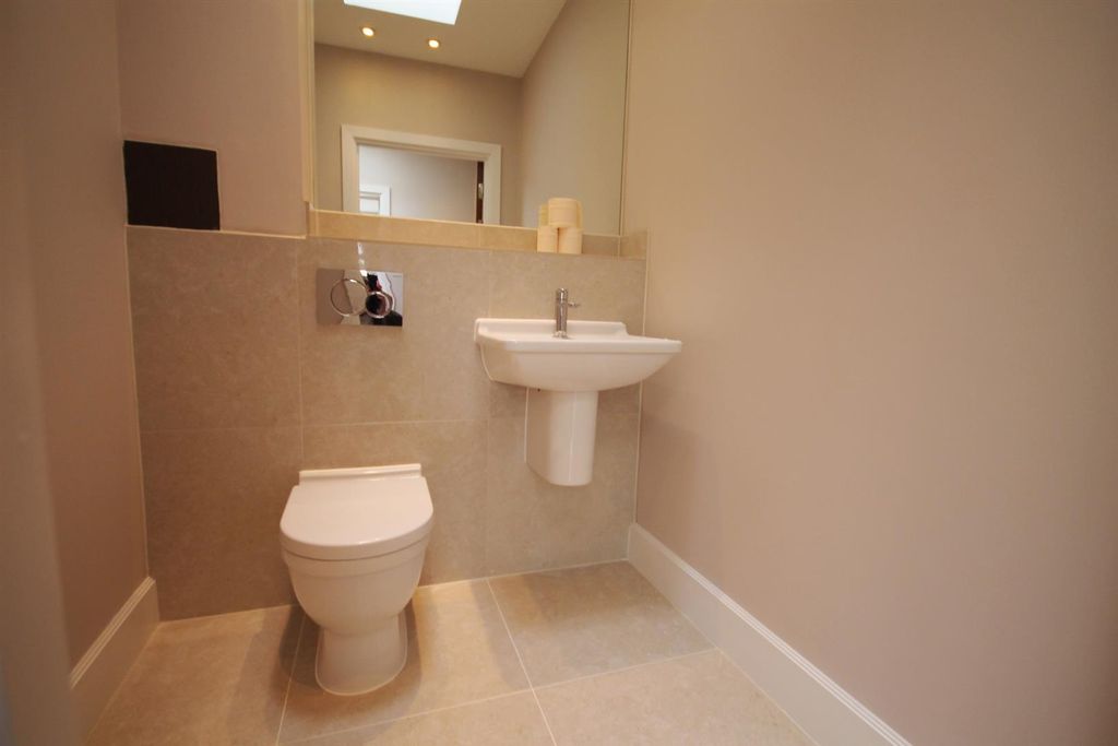 Additional image 8 of 3 bed flat to rentWilliam Court, 109-111 Manor Road, Chigwell, Essex IG7