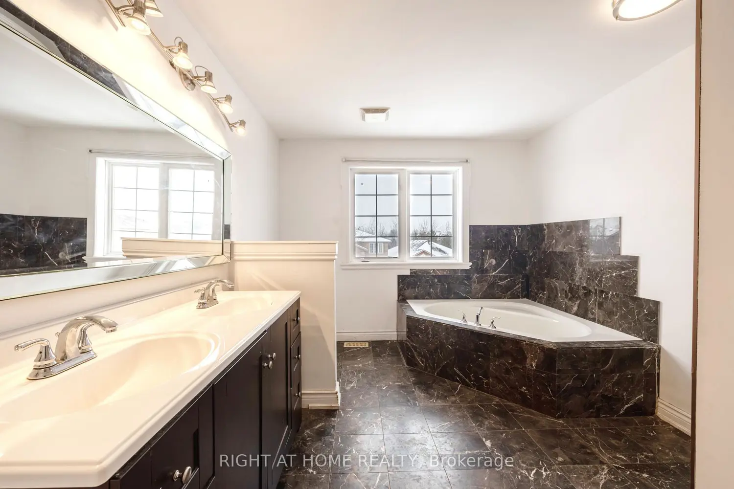 Additional image 9 of 1215 Lowrie Street