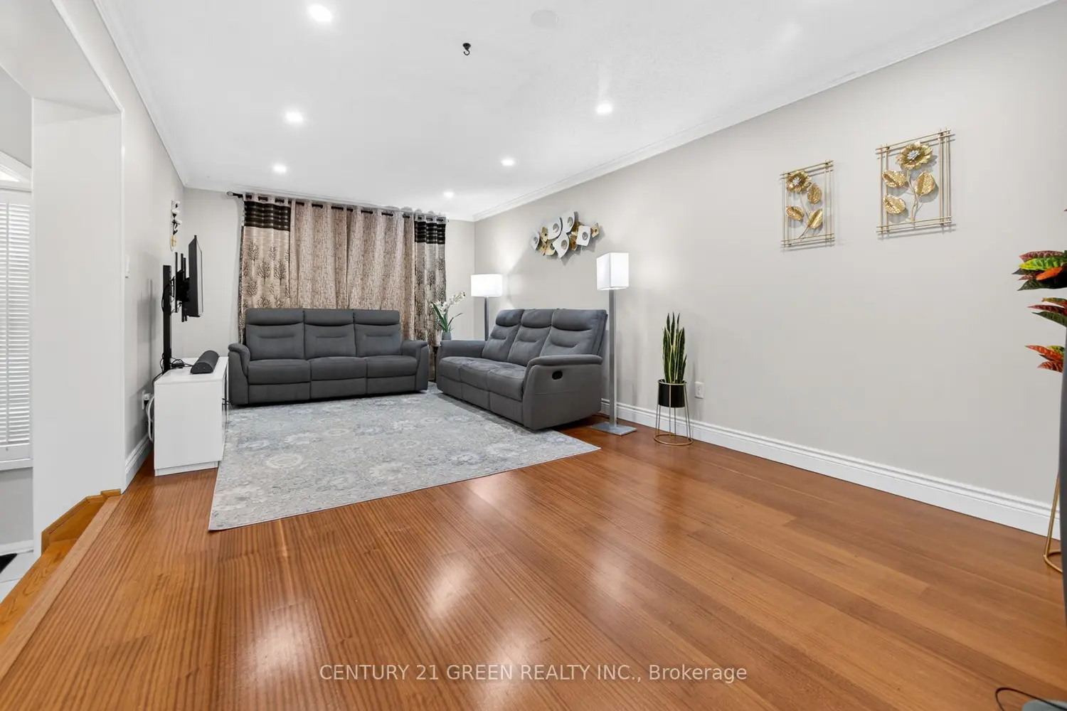 1666 Allan Crescent photo 4