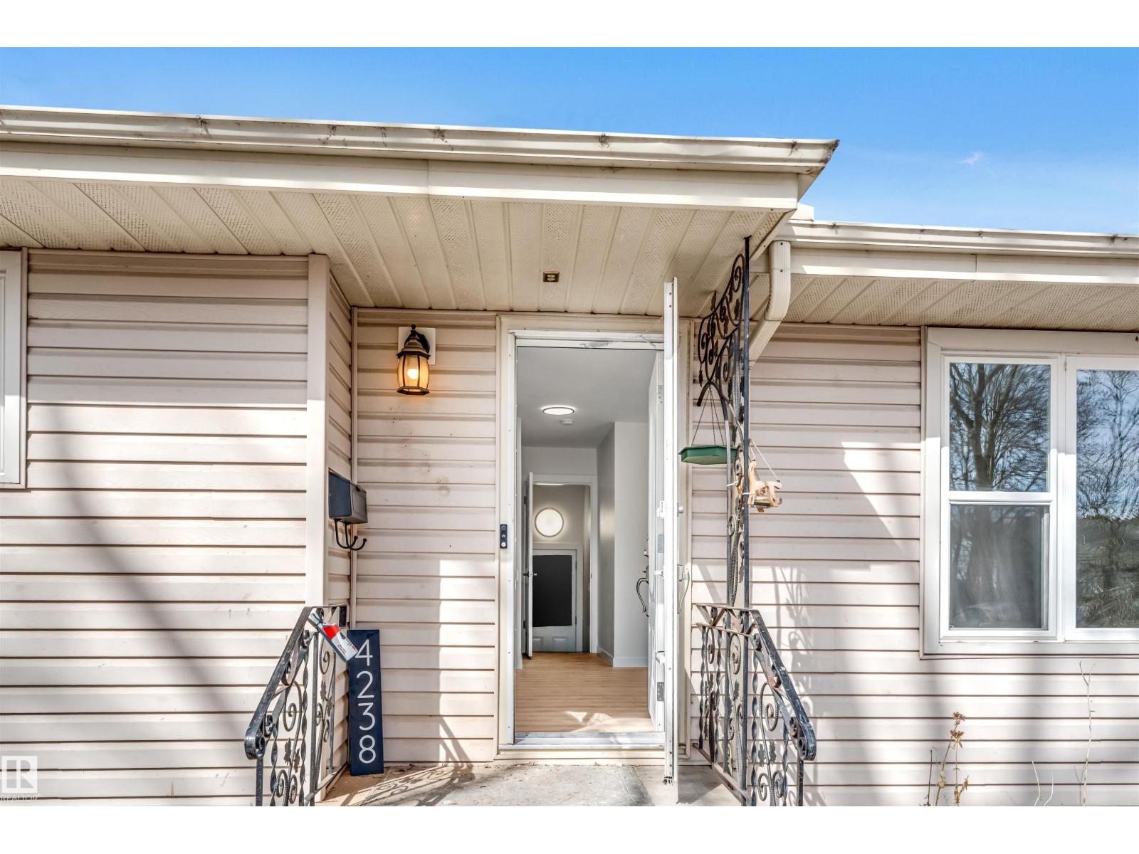 Additional image 3 of 4238 117 Avenue NW, Edmonton, AB, T5W0Y4