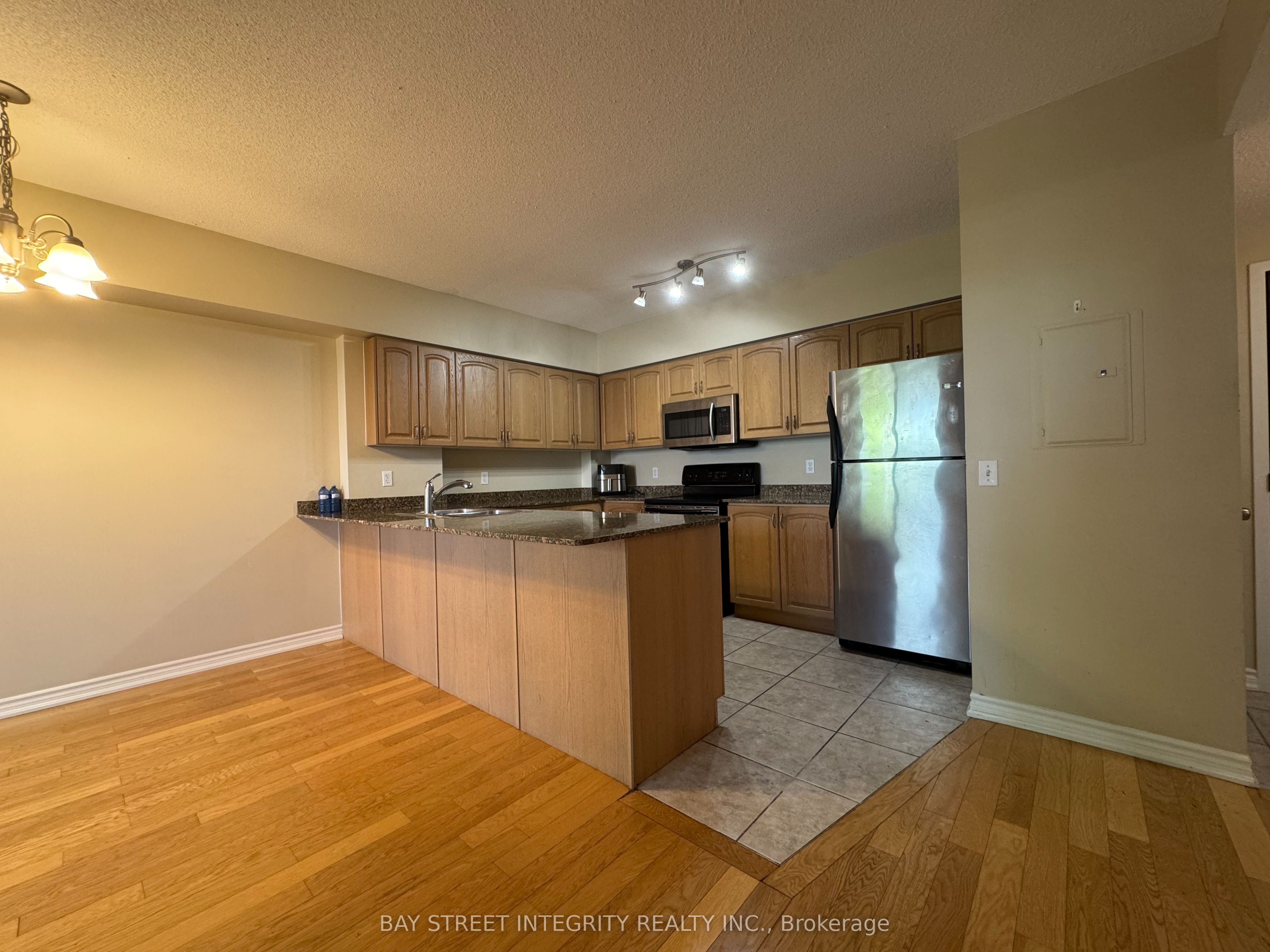 Additional image 3 of 402-47 Caroline Street N, Hamilton, ON, L8R 2R6
