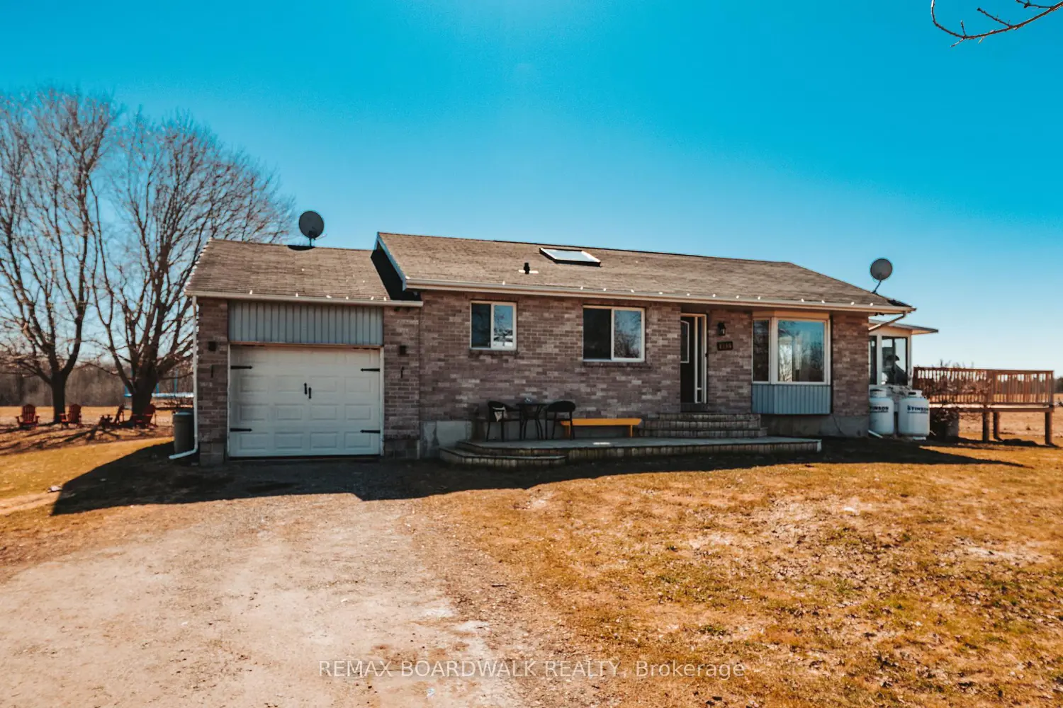 885 Townline Road photo 3