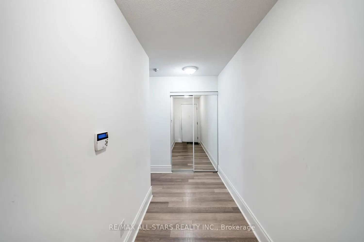 Additional image 4 of 2015 Sheppard Avenue 407