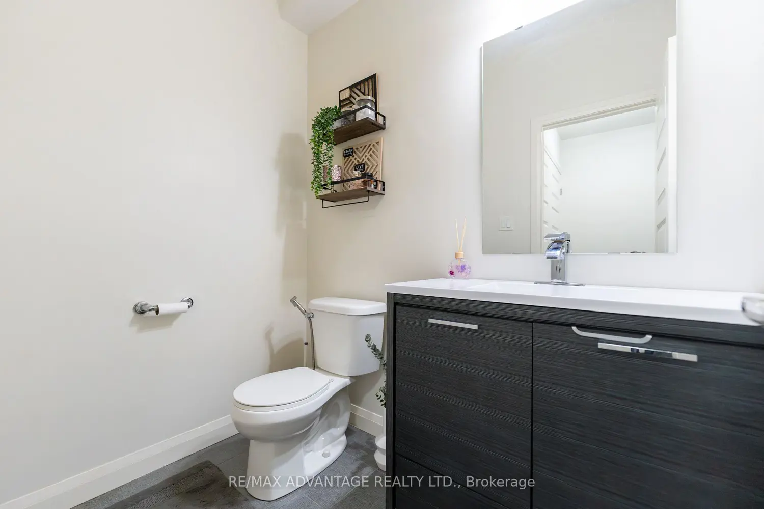 Additional image 4 of 3260 Singleton Avenue 130
