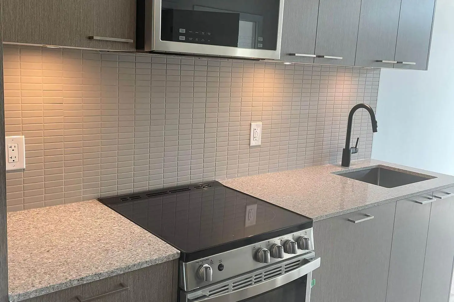 Additional image 5 of 1808 St Clair Avenue 1005