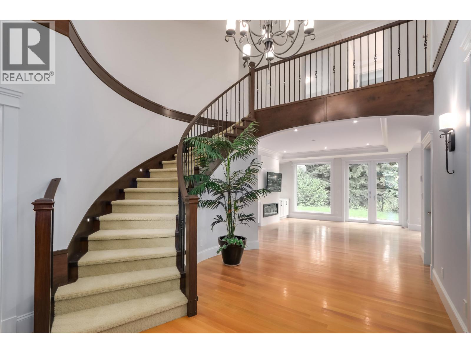 Additional image 2 of 352 St.james Crescent, West Vancouver, BC, V7S1J8