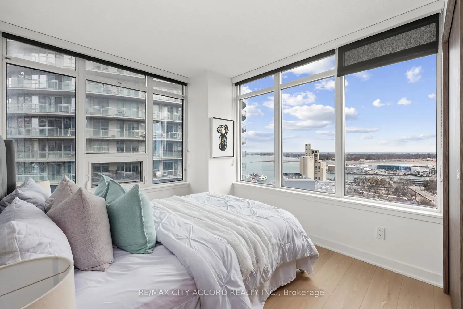 Additional image 8 of 17 Bathurst Street 2015