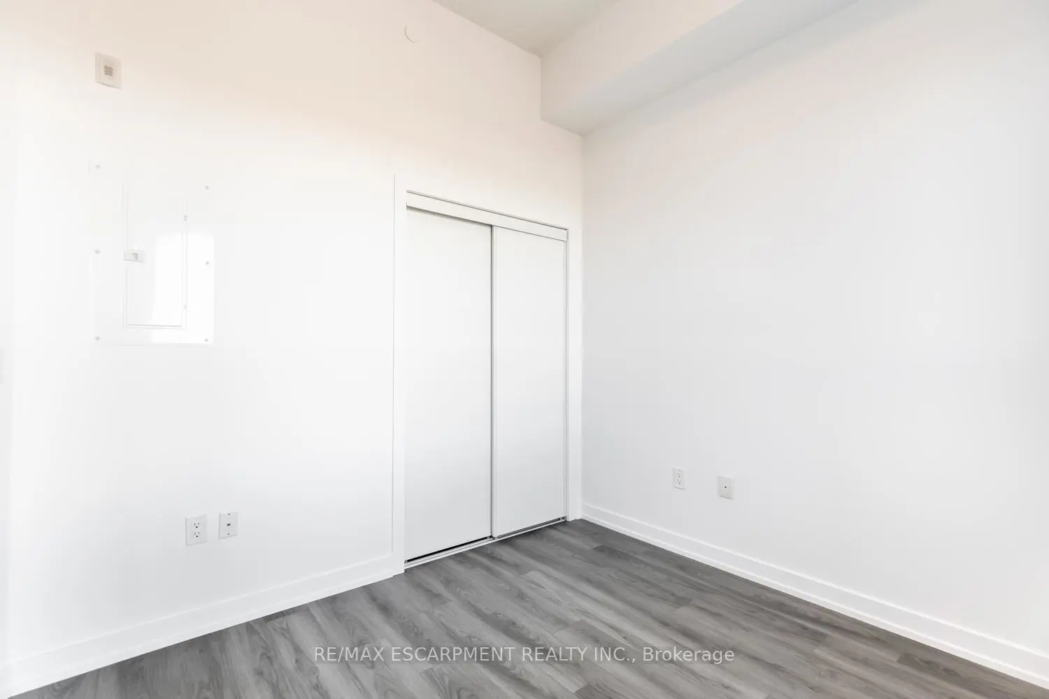 Additional image 13 of 5055 Greenlane Road 611