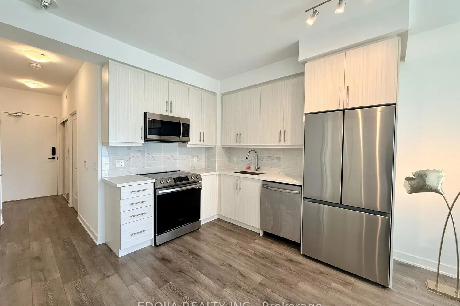 Additional image 3 of 105 Oneida Crescent 306